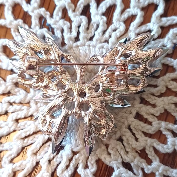 Rhinestone Butterfly Brooch Variegated Blues - Picture 4 of 6